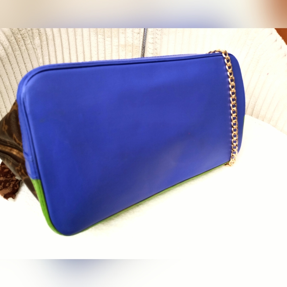 Louis Vuitton Bag - Picture 10 of 16